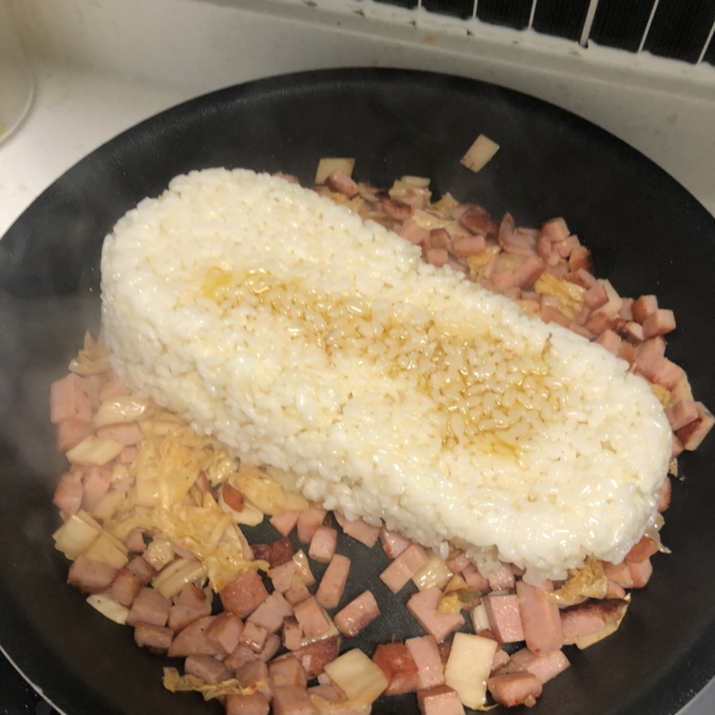 단 5분만에! 만드는 초 간 단 묵은지스팸볶음밥🧑��‍🍳 주먹밥응용 가능한! | 인스티즈