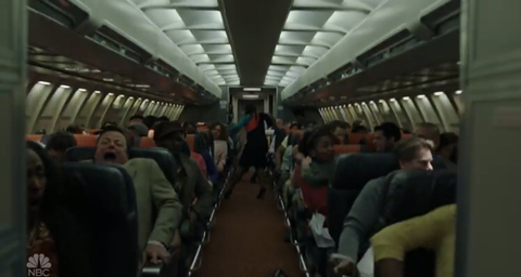 난기류로 고생하다 겨우 착륙했는데 공항에서 경찰이 집에 못 가게 하는거야 뭐냐고 따졌더니 우리가 5년 동안 실종됐었대 | 인스티즈