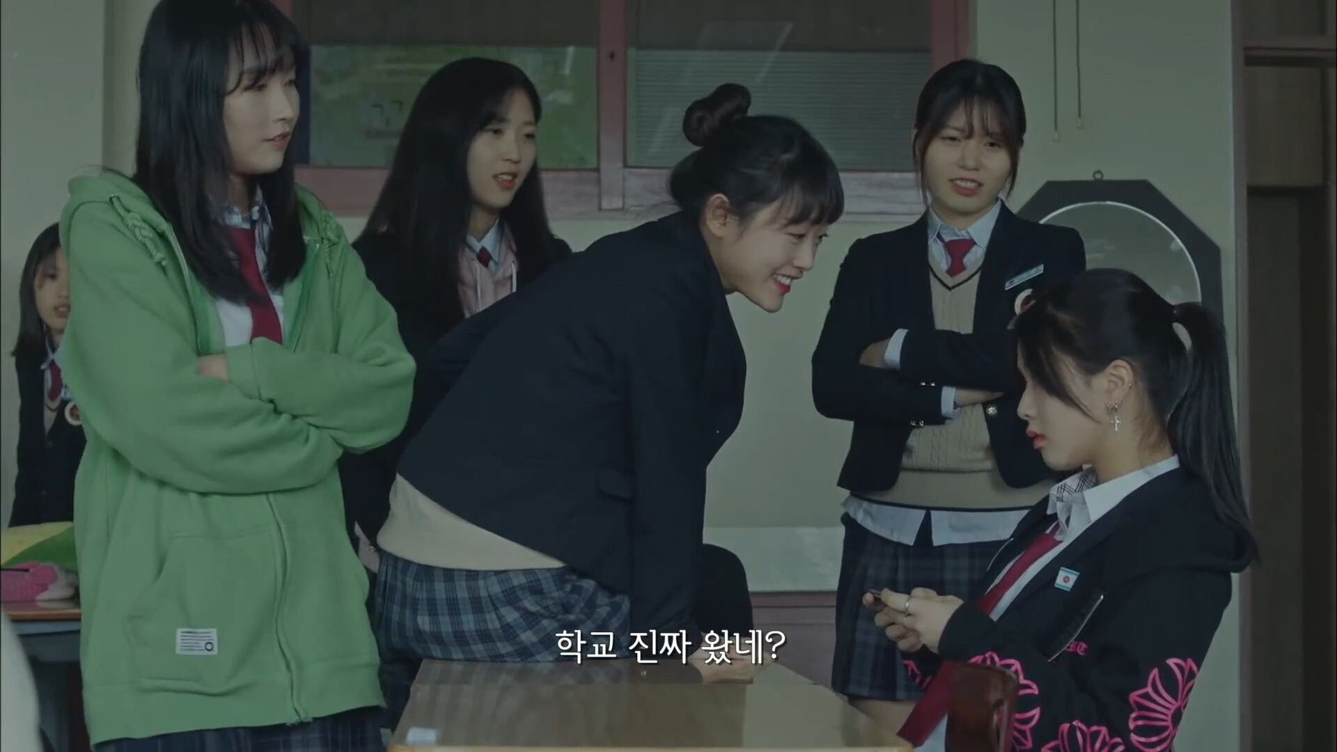 학폭 피해자의 쌍둥이 언니가 사이코패스여서 대신 등교해 가해자들 박살 내는 드라마 | 인스티즈