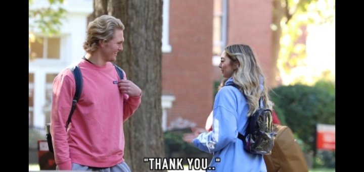 모르는 사람한테 냅다 손키스 날려보기 | 인스티즈