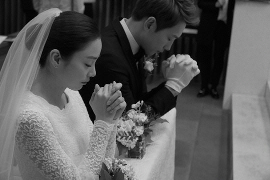 김태희, 성당서 포착...♥비·두 딸과 함께 참석 "꿈꾸던 화목한 가정 이뤘다" | 인스티즈