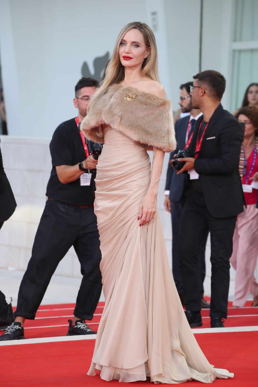 해외 반응 터진 베니스 영화제 안젤리나 졸리 | 인스티즈