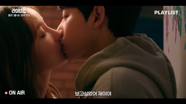 [라이브온] 요즘 광대승천하게 만드는 급식커플 (feat. 귀여움+현실고증) | 인스티즈