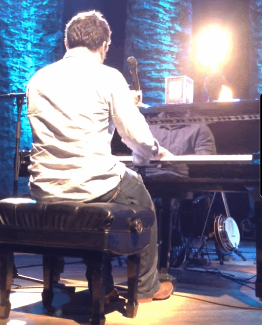 콘서트에서 트위터 올렸다가 무대 위로 불려간 내 친구 | 인스티즈