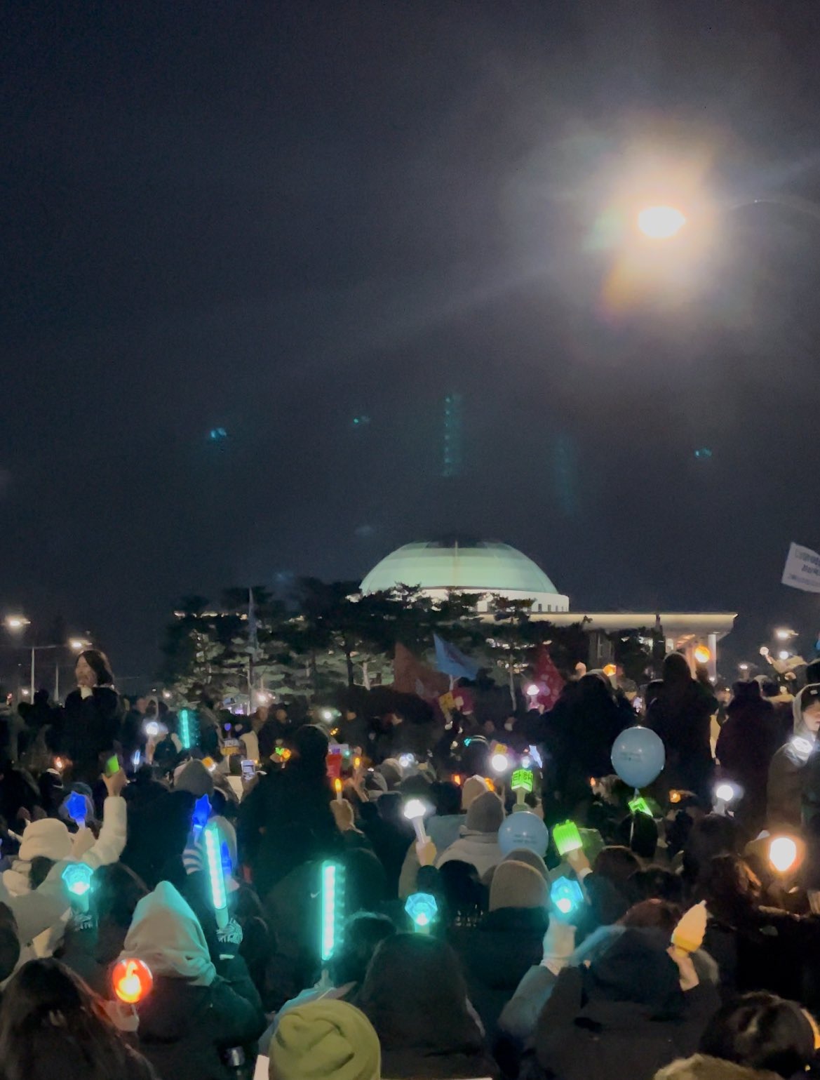 샤이니 경광봉 혼자일때 vs 단체로 있을때 존재감차이 | 인스티즈