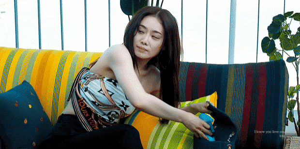 캐릭터랑 ㄹㅇ 찰떡이라 코디 열일한게 느껴지는 더글로리 속 이사라 스타일링 모음 | 인스티즈
