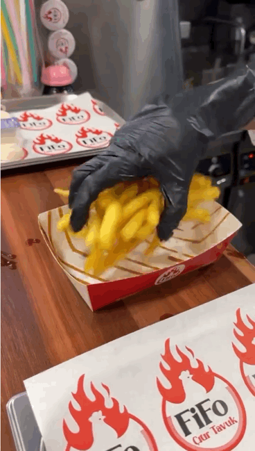 소스 화려하게 뿌려주는 가게 | 인스티즈