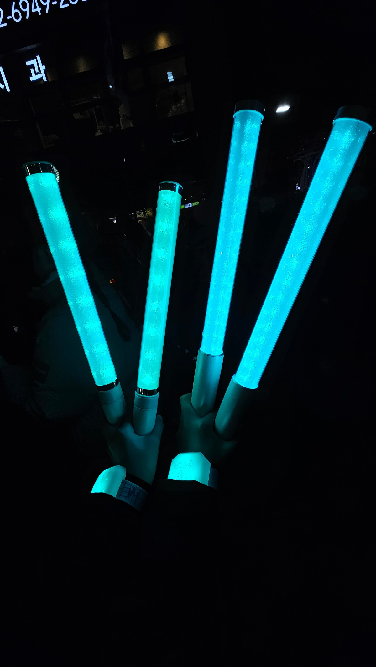 샤이니 경광봉 혼자일때 vs 단체로 있을때 존재감차이 | 인스티즈