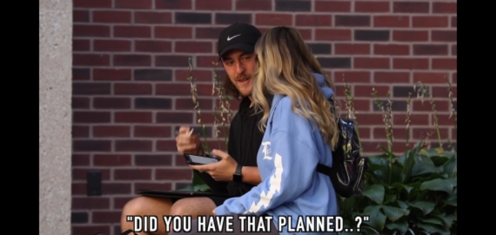 모르는 사람한테 냅다 손키스 날려보기 | 인스티즈