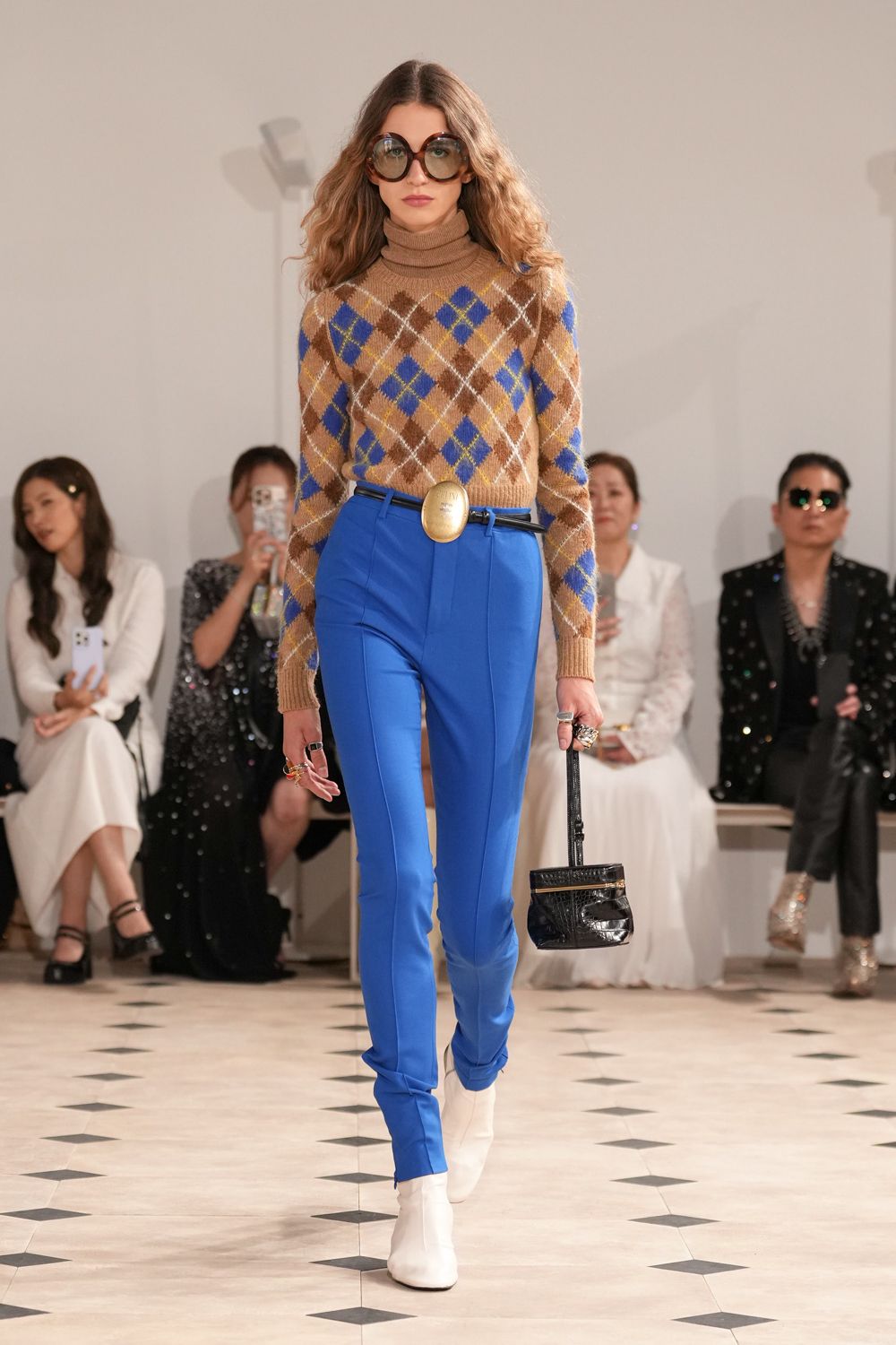 디자이너 교체 이후 첫 컬렉션 공개한 셀린느 | 인스티즈