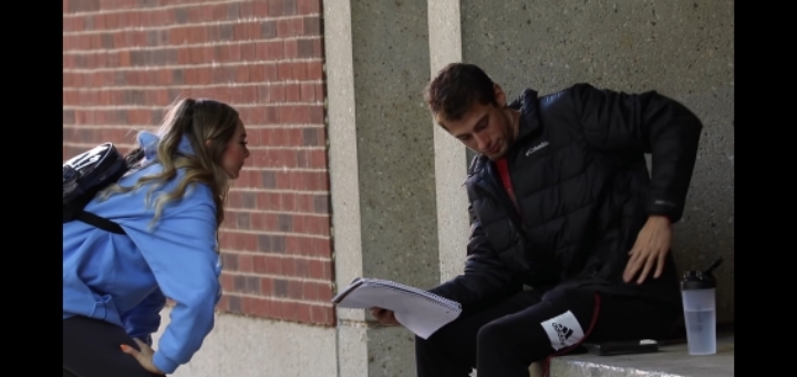 모르는 사람한테 냅다 손키스 날려보기 | 인스티즈