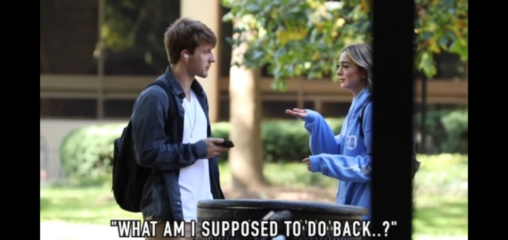 모르는 사람한테 냅다 손키스 날려보기 | 인스티즈