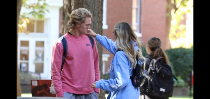 모르는 사람한테 냅다 손키스 날려보기 | 인스티즈