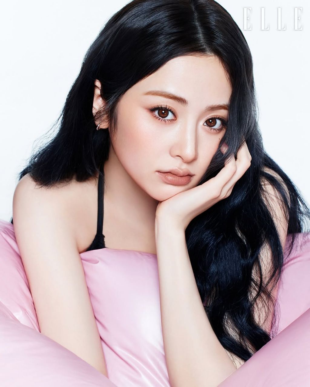 르세라핌 허윤진 엘르 맥💄발렌타인데이 컬렉션 화보 공개 | 인스티즈