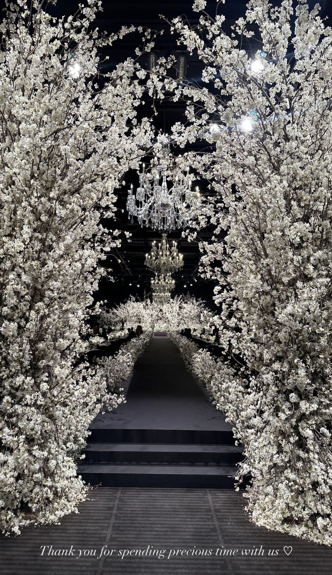 결혼식장을 벚꽃나무로 채운 티아라 효민 | 인스티즈