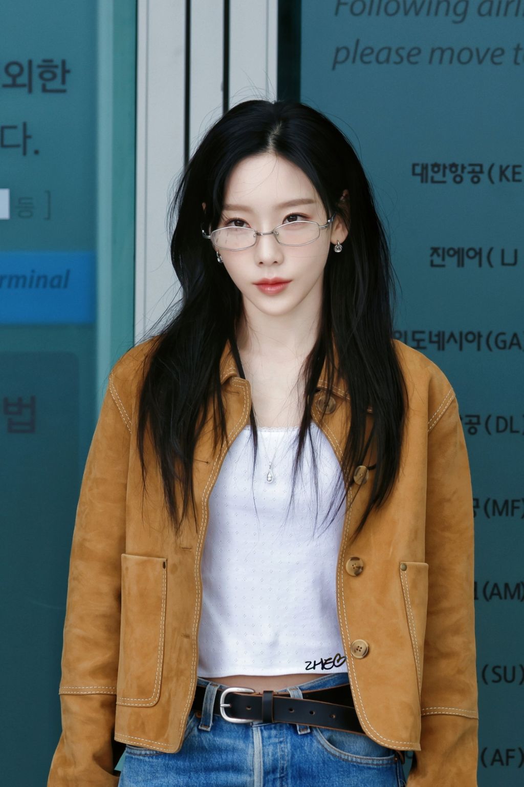 오늘 은테 안경 쓴 태연 출국사진 | 인스티즈