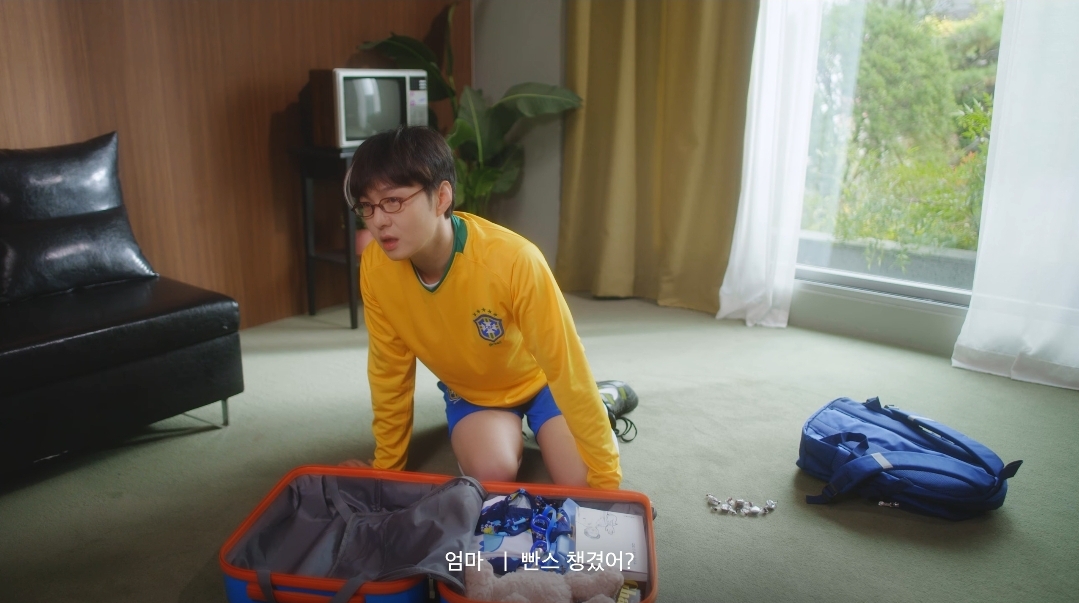 어딘가 많이 잘못된 브이로그.jpg | 인스티즈