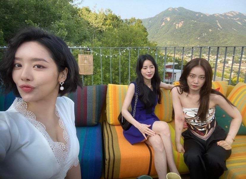캐릭터랑 ㄹㅇ 찰떡이라 코디 열일한게 느껴지는 더글로리 속 이사라 스타일링 모음 | 인스티즈