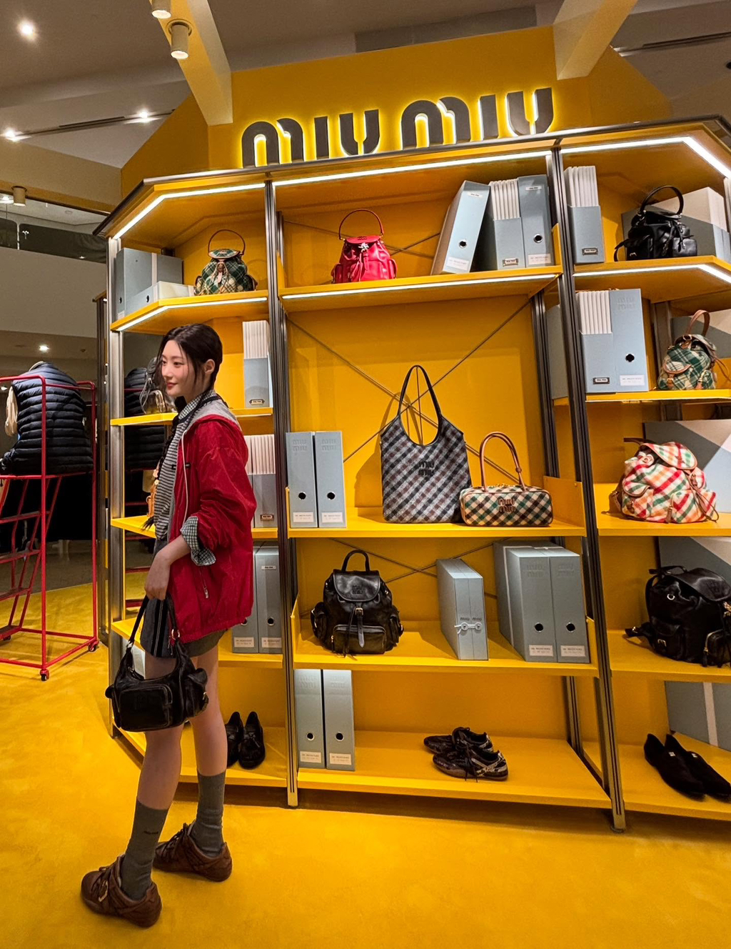 정채연 인스타 업로드 (미우미우) | 인스티즈