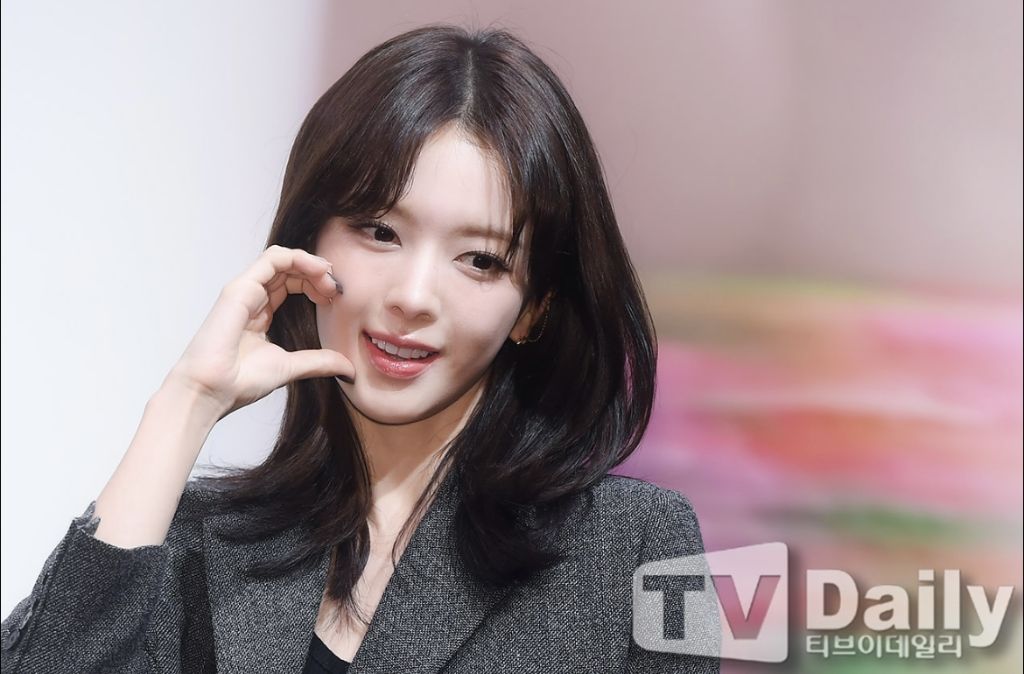 오늘자 머리 자른 배우 노정의 기사 사진 | 인스티즈