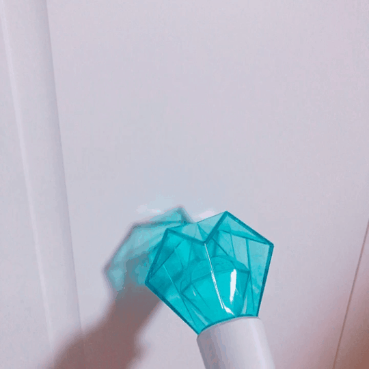 샤이니 경광봉 혼자일때 vs 단체로 있을때 존재감차이 | 인스티즈