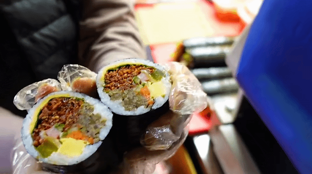 속이 꽉찬 김밥.gif | 인스티즈
