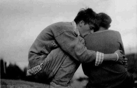 친했던 친구와 점점 보는 세상의 풍경이 달라진다는 건 참 슬픈 일이야.twt | 인스티즈