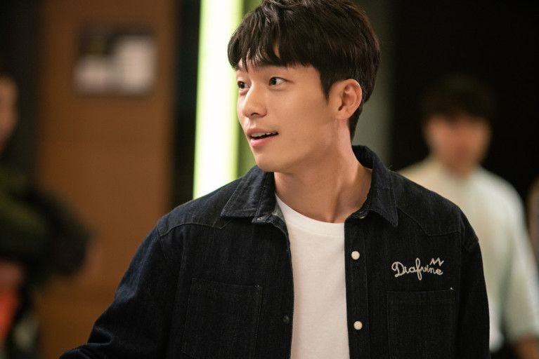 오징어 게임 경찰 황준호역 위하준 출연작 | 인스티즈