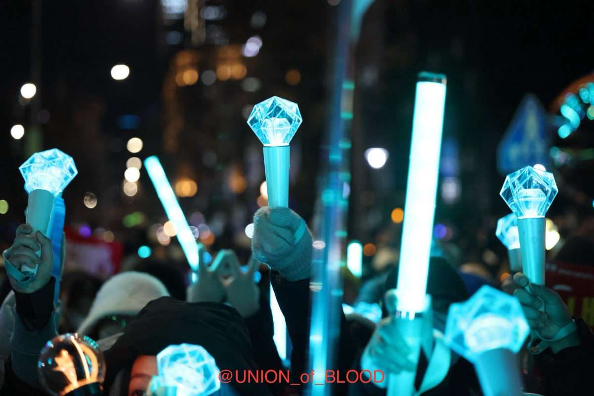 샤이니 경광봉 혼자일때 vs 단체로 있을때 존재감차이 | 인스티즈