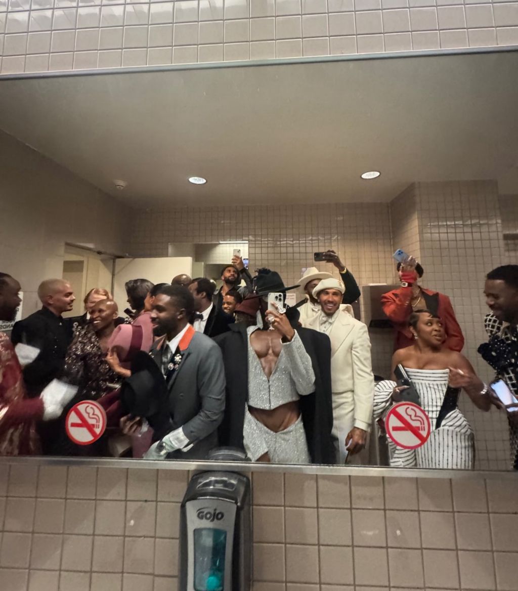 2025 멧갈라 화장실 셀피 (feat. 제니) | 인스티즈