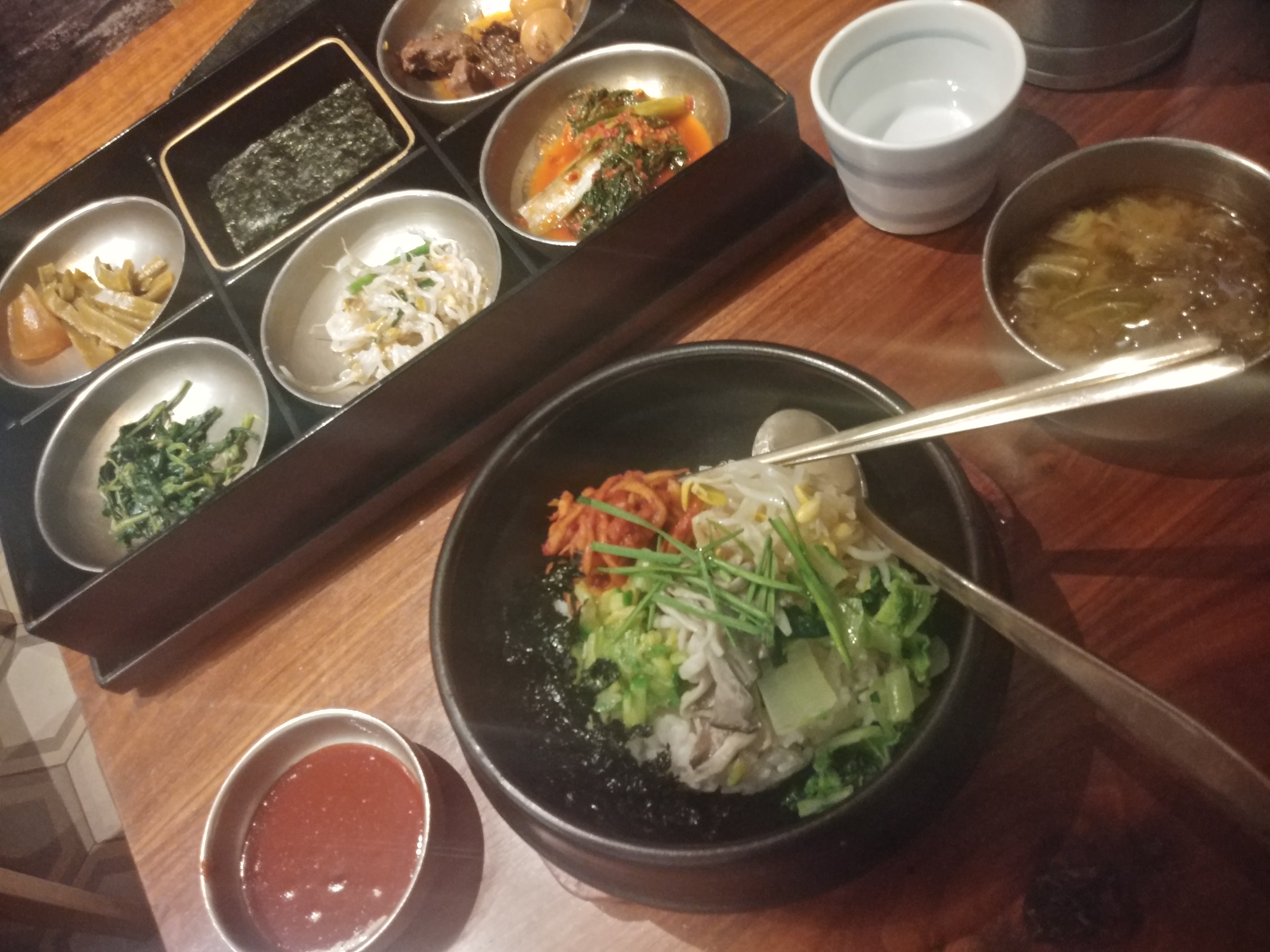 큰 기와집 한상 이미지