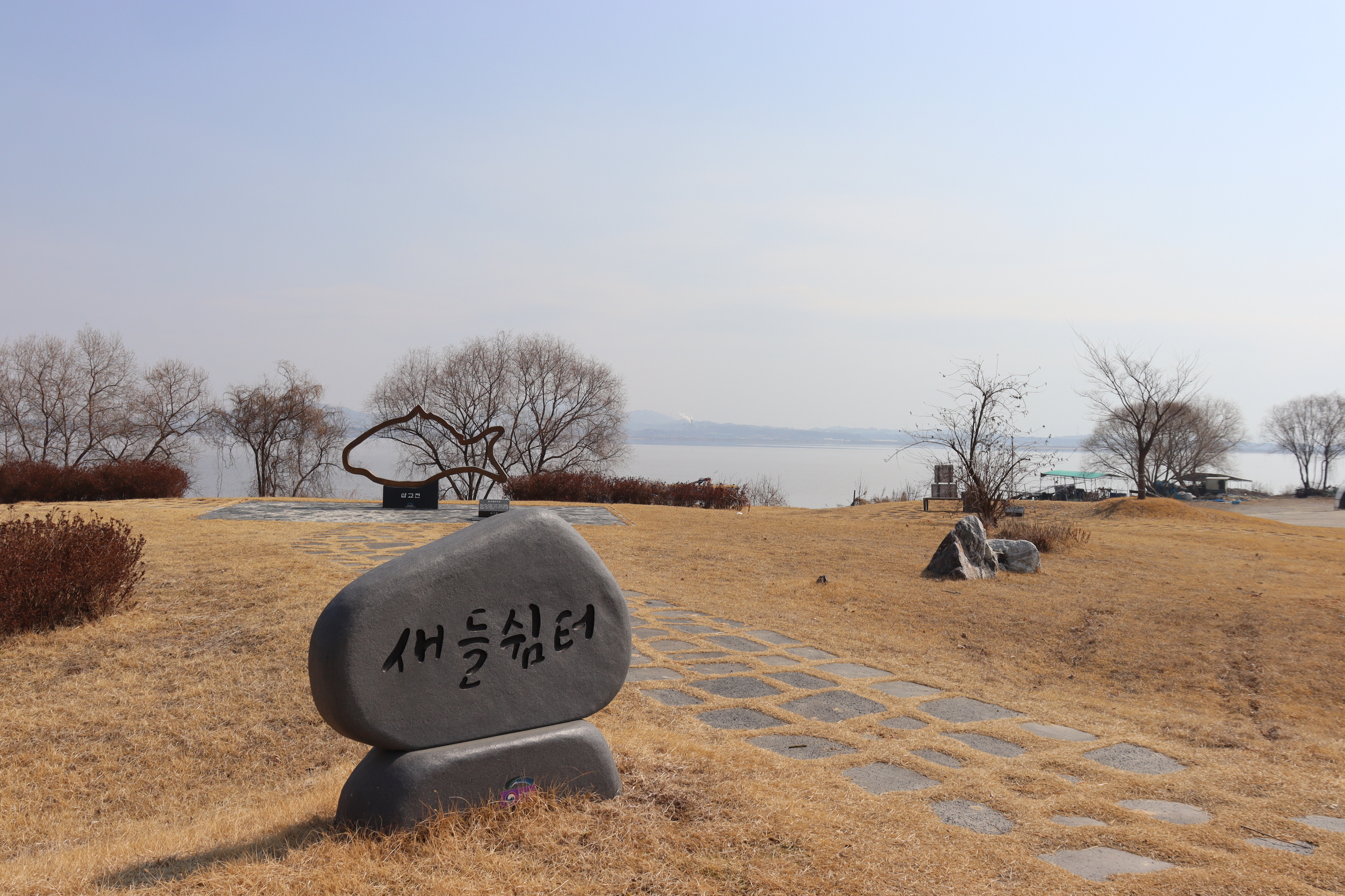 넓은평야 이미지