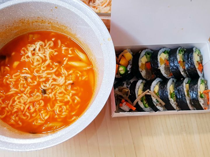 김밥과라면 이미지