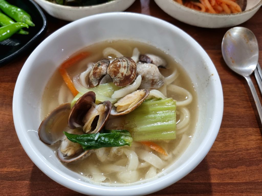 바지락칼국수 이미지