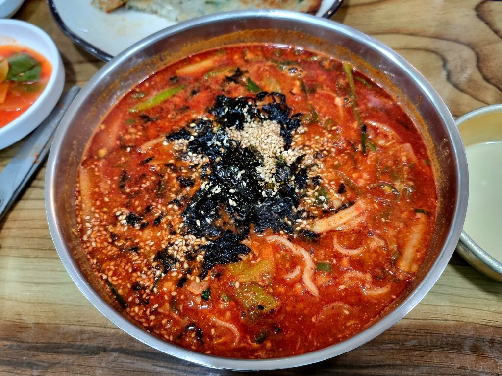 어탕맛칼국수 이미지