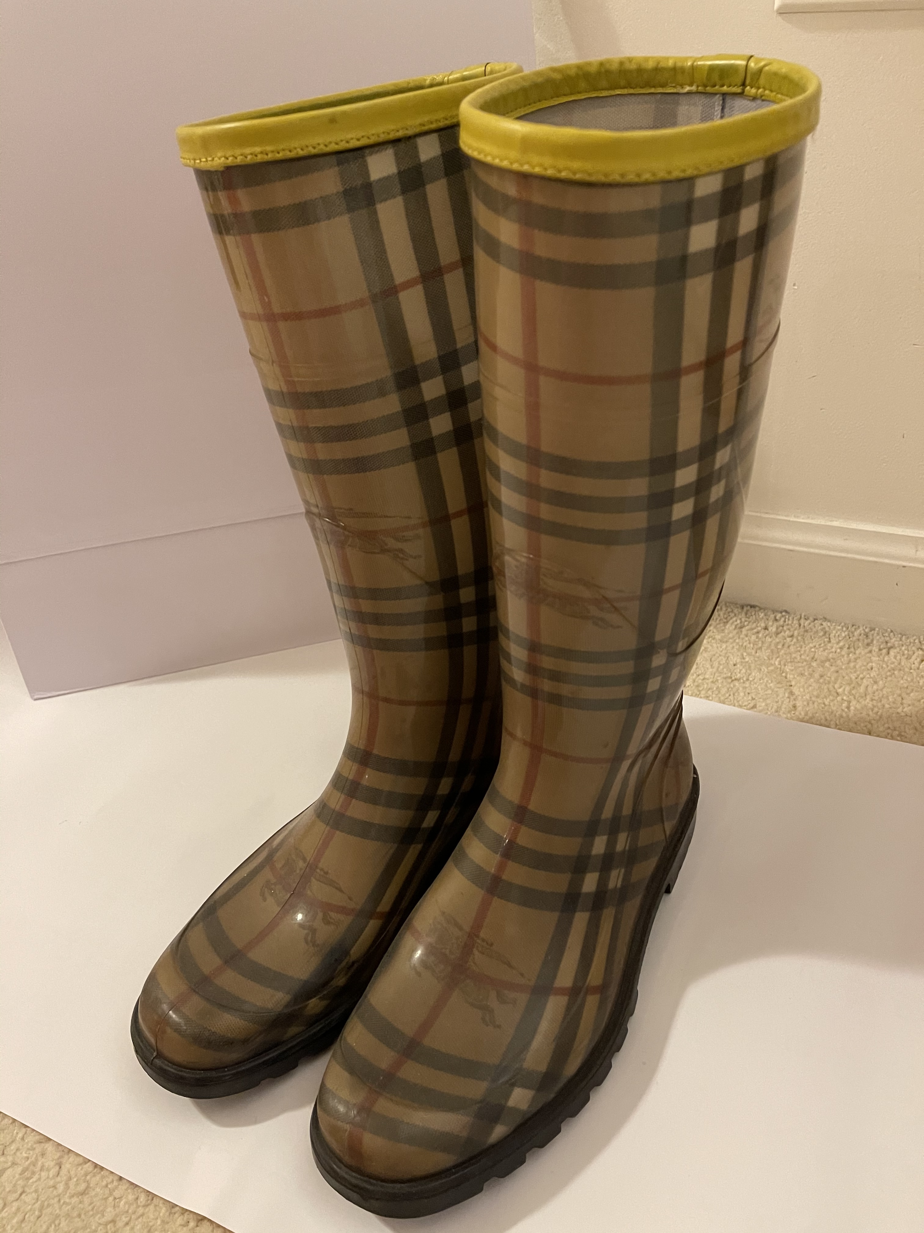 Burberry Rainboots & Tory Burch Shoulder Bag - ·시카고 중고 사고팔기· - 리브 인 시카고