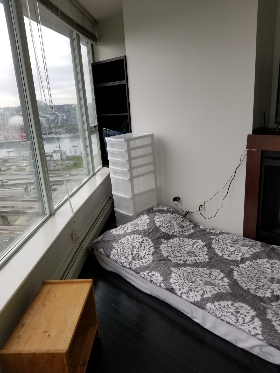 🇨🇦 다운타운 3월 솔라리움 , 거실, 거실, 한달 살다 4월1일 세컨드룸, 나오는되 옮겨가셔도 되요 !.🇨🇦 - ⑦ 거주지『  룸쉐어 』 - [UvanU] 우리는 벤쿠버 유학생