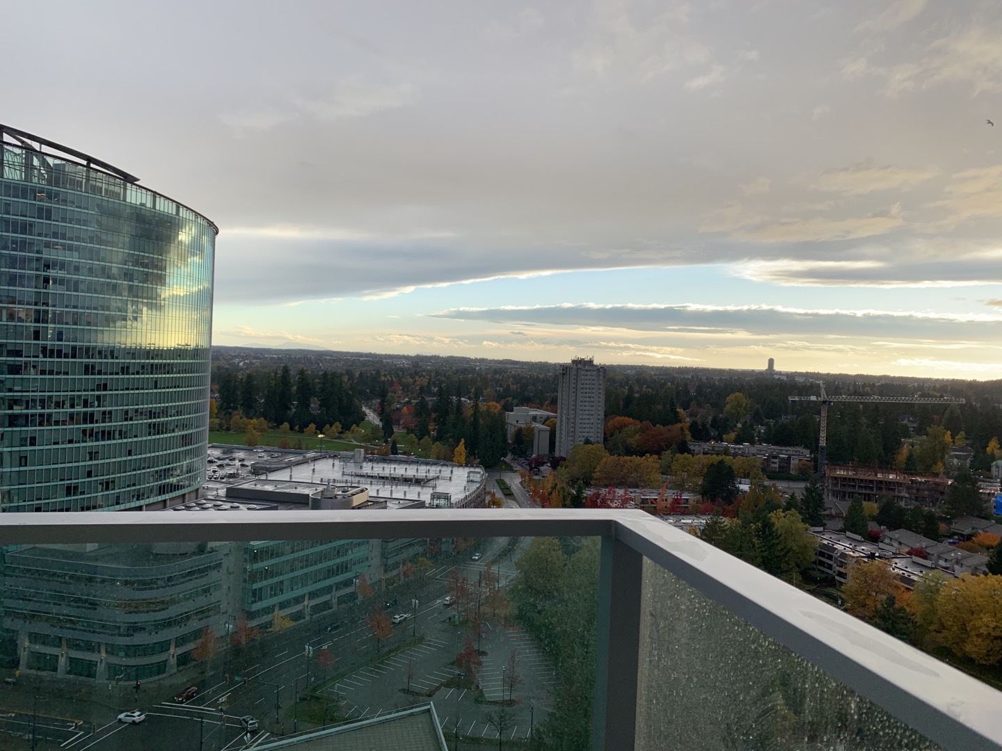 Surrey Central High Rise 에 위치한 지은지 얼마 안된 스튜디오를 테이크오버 하실 분 - ⑦ 거주지『 룸쉐어 ...
