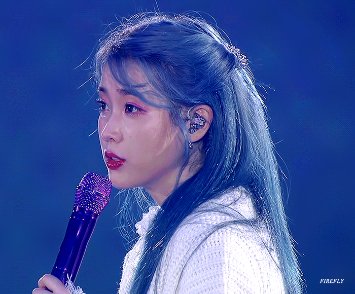 파랑머리 아이유.gif | 인스티즈