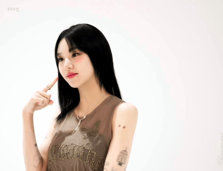 시크하게 입고 화보 찍는 트와이스 8주년 MD비하인드.gif - 웃긴자료 ..., حجم الصورة 750x577