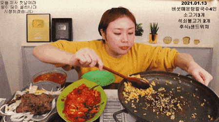 180만 먹방 유튜버 입짧은햇님 한입 크기.gif | 인스티즈