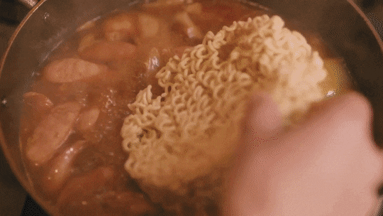 일드에 나온 부대찌개 만들기.gif | 인스티즈