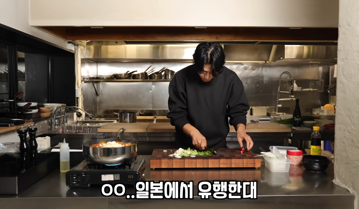 일본에서 유행 중인 까망베르 치즈 김치찌개 리뷰.jpg | 인스티즈