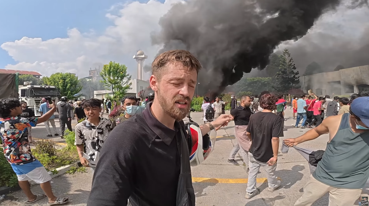 네팔에 놀러갔다가 큰 사건을 목격한 유튜버 근황 | 인스티즈