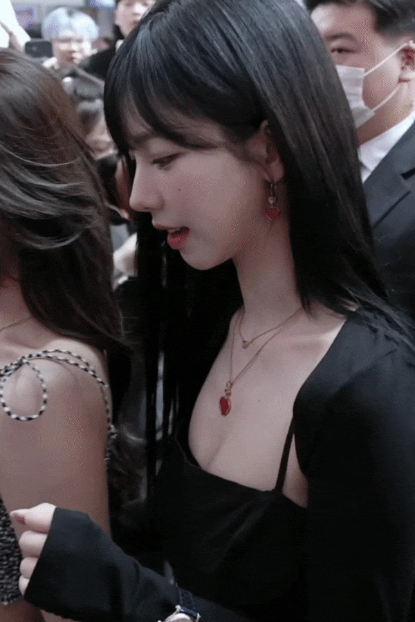 오늘자 흑발 카리나 근접 미모 | 인스티즈