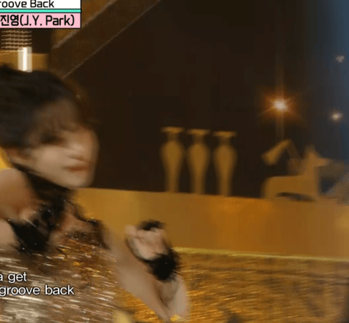 박진영 신곡무대 파트너 장원영 vs 조유리.gif | 인스티즈