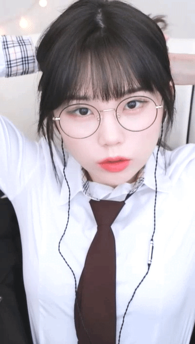 안경만 쓰면 비주얼 폭발하는 우정잉 | 인스티즈
