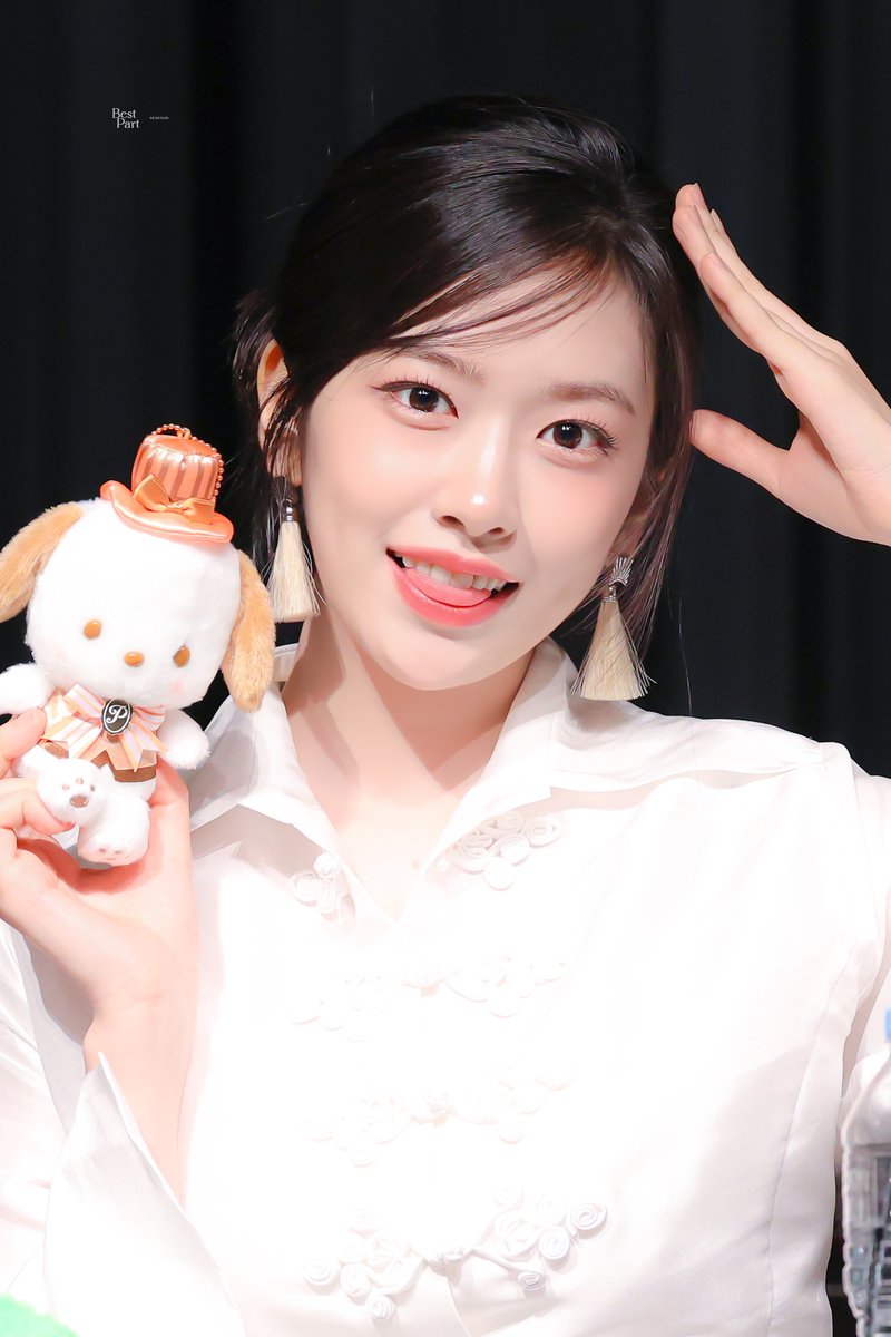 은근 이쁜데 설명할 방법이 없는 안유진 근황.jpg | 인스티즈