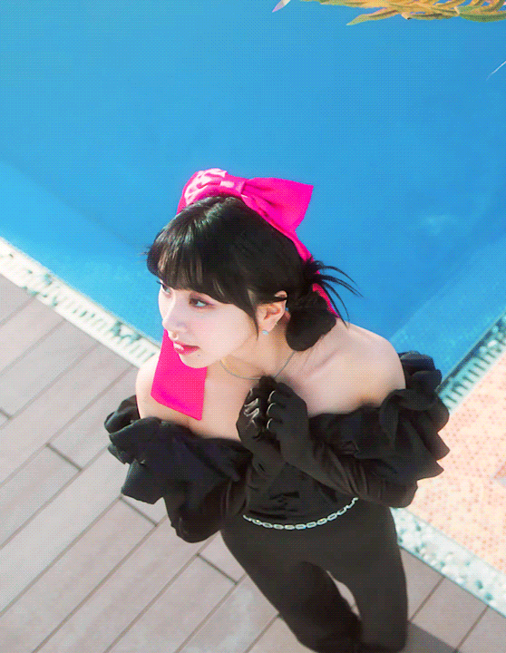 시작하자마자 채영이 캐리하는 트와이스 신곡뮤비.gif | 인스티즈