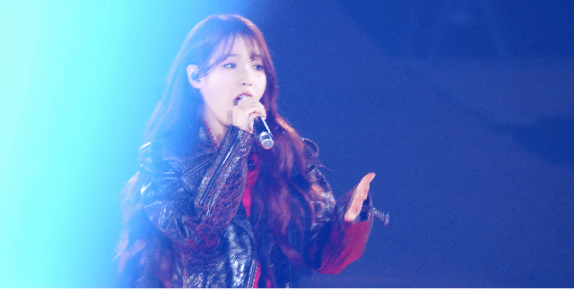 콘서트를 다녀온 사람이라면 인생곡으로 꼽는다는 역대급 반응이나온 아이유-shopper 콘서트 라이브 클립 | 인스티즈